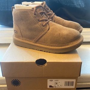 Ugg Style Neumel Size 3 (Youth) Chestnut Color